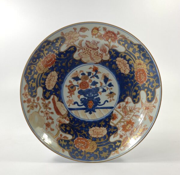 Chinese ‘Imari’ large saucer dish, c. 1720 Chinese ‘Imari’ large saucer dish, c. 1720.