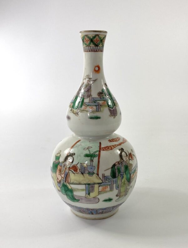 Chinese double gourd shaped vase, c. 1880. Qing Dynasty.