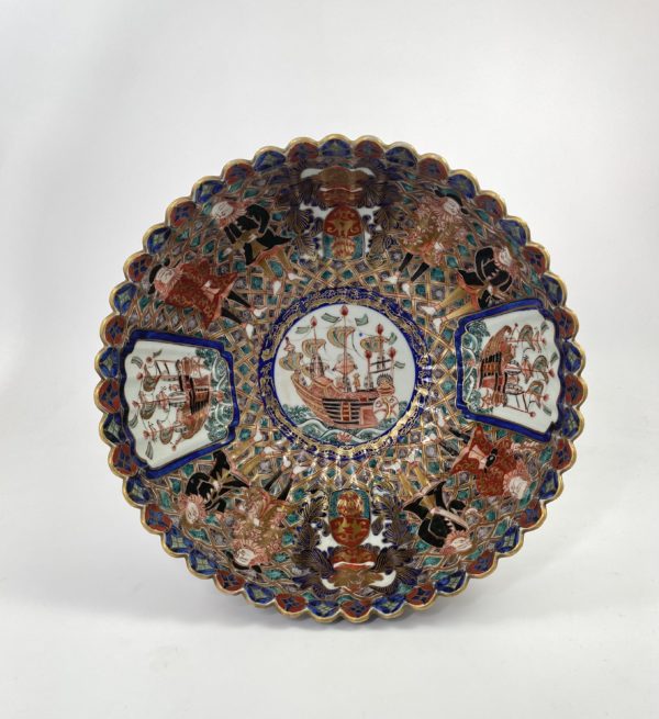 Imari ‘Black Ship’ fluted deep bowl, 19th Century