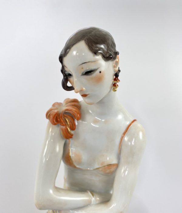 Meissen porcelain figure, ‘Dame mit Faecher’, Paul Scheurich Meissen porcelain figure, ‘Dame mit Faecher’, Paul Scheurich
