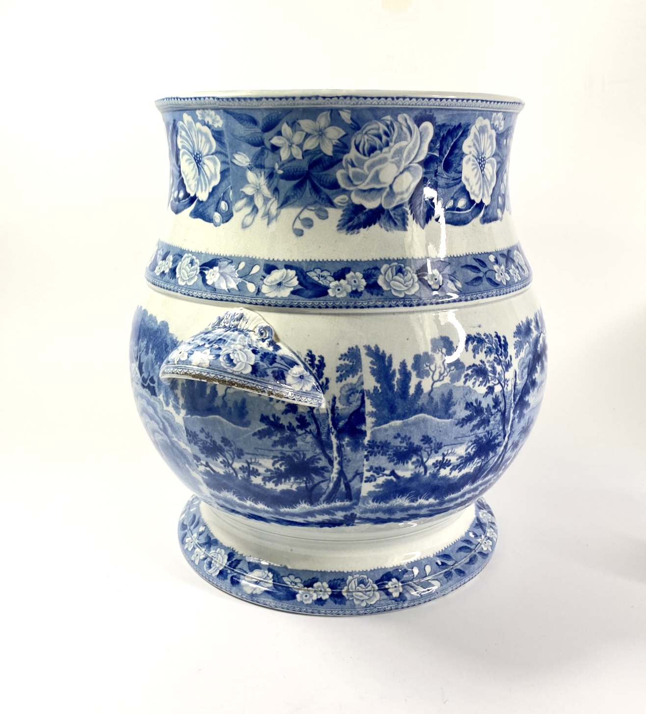 6A896970-57D7-48B4-8350-874FE58B4E26