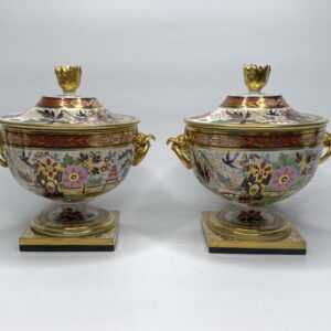 BFB Worcester, a fine pair of sauce tureens and stands, c. 1810.
