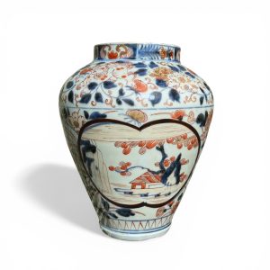 Imari porcelain jar, Arita, Japan, c. 1700. Genroku period.