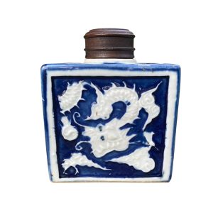 Chinese porcelain tea caddy, 18th Century, Qing Dynasty.