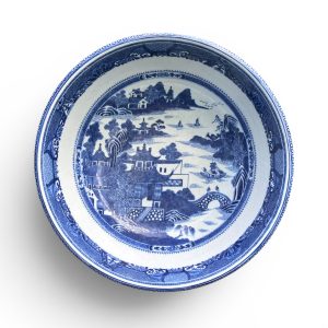 Chinese porcelain basin, c. 1760, Qianlong Period.