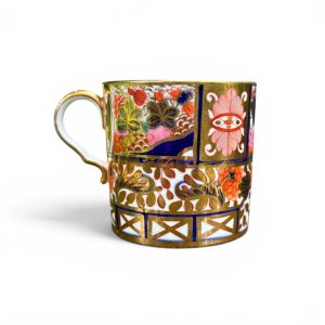 Chamberlains Worcester porcelain Imari coffee can, c. 1800.