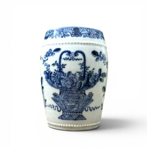 Chinese porcelain barrel shaped mug, c. 1760, Qianlong Period.