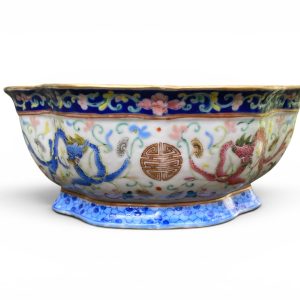 Chinese porcelain Dragons bowl, Xianfeng mark & period.