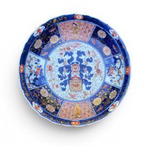 Imari armorial large porcelain deep dish, Arita, Japan, c. 1700