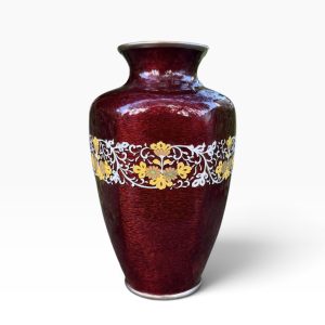 Japanese ox blood cloisonné vase, c. 1920, Taisho Period.